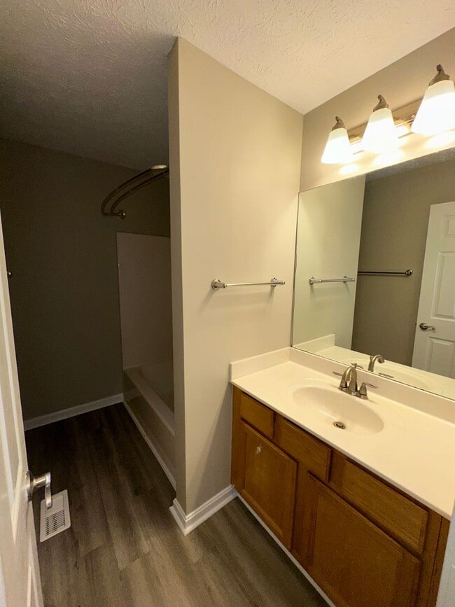 Building Photo - Spacious, Recently Updated J-Town 4BR / 1.5 BA Home for Rent!