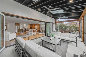 Building Photo - Stunning 5BR/3.5BA historic home located near Hillsboro Village!