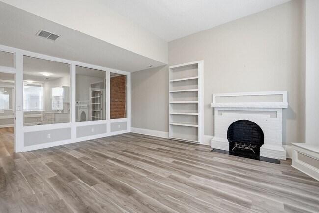 Building Photo - 7 Maple St