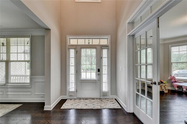 Building Photo - 6035 Ashborough Park