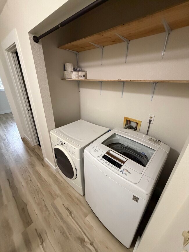 Building Photo - 4656 N Pearl St