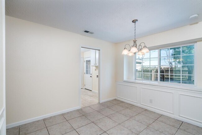 Building Photo - 14930 Walters Rd