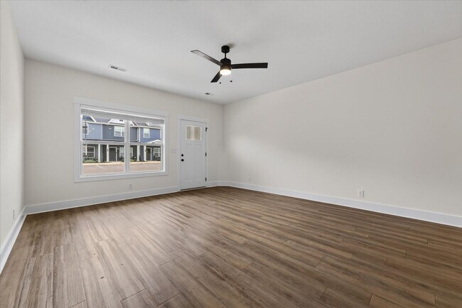 Building Photo - Pet Friendly Two Bedroom!