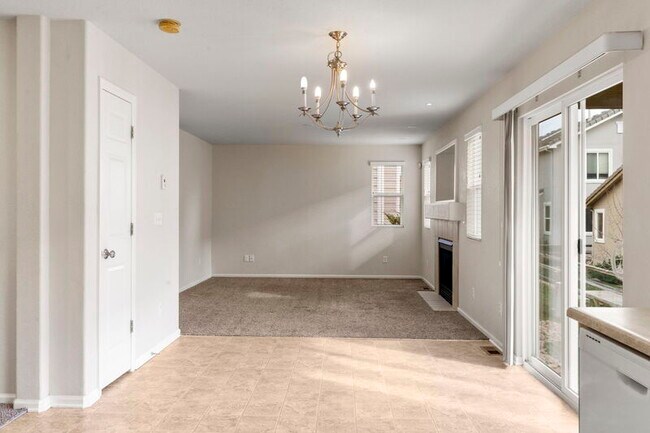 Building Photo - 815 Fire Rock Pl