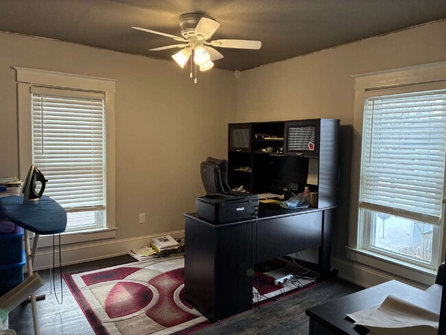 Building Photo - 4 Bed 1.5 Bath Off State Street Available June 1st!