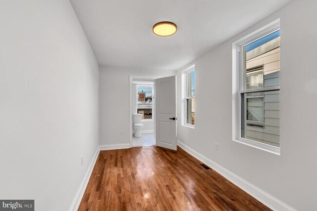 Building Photo - 3405 Claremont St