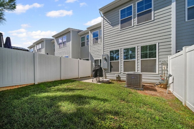 Building Photo - Modern Comfort, Flexible Living, Tailored ...