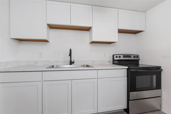 Building Photo - 6713 S Kissimmee St