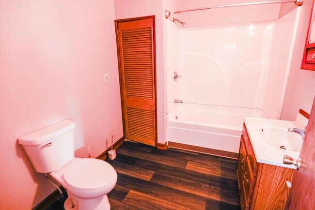 Building Photo - Well maintaned and clean two bedroom home for rent!