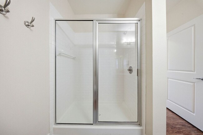 Building Photo - 1702 W Cleveland St