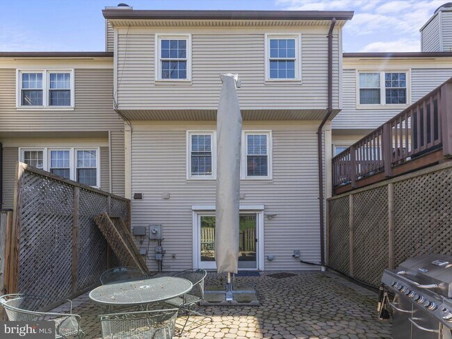 Building Photo - 8638 Dellway Ln