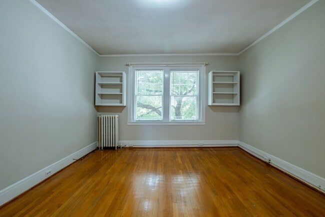 Building Photo - Cozy 2 Bedroom Apartment