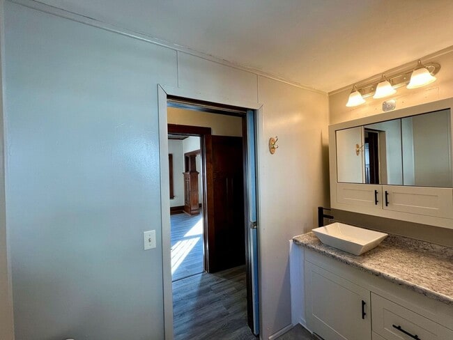 Building Photo - 619 Werle Ave