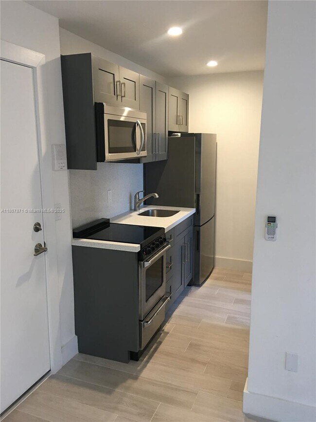 Building Photo - 19 Sidonia Ave