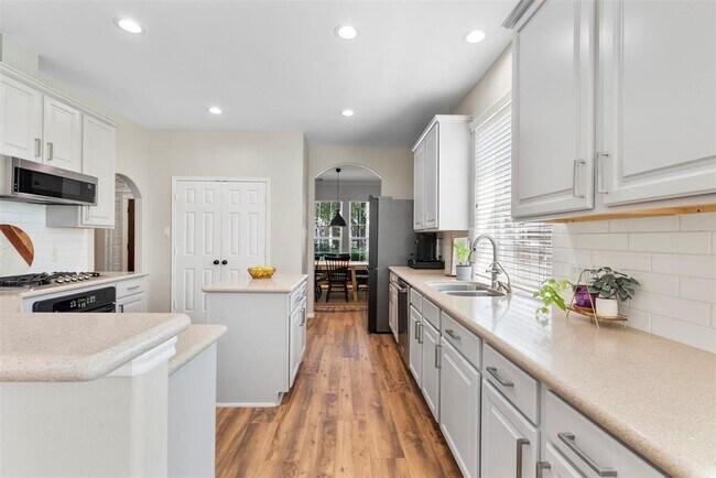 Building Photo - 1318 Wealden Forest Dr