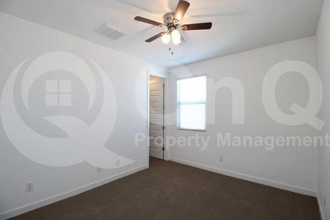 Building Photo - 9117 W Sells Dr