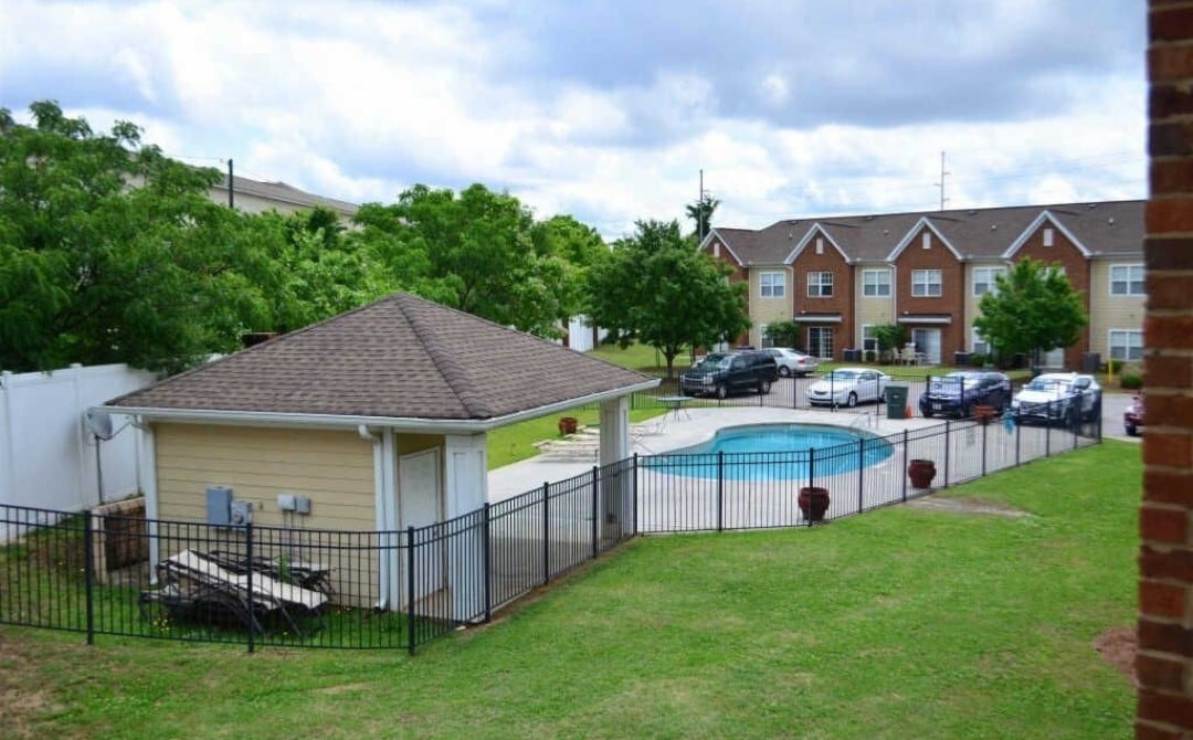 pool - 144 Lincoln St