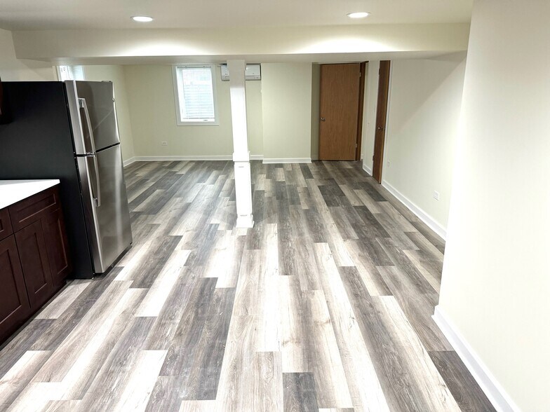 Building Photo - 10351 Cambridge St