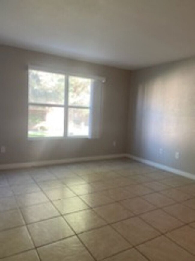 Building Photo - 1 Bedroom Condo located at Bella Club