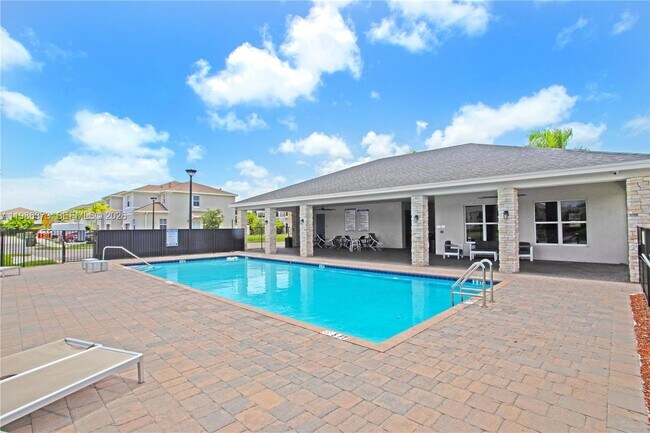 Building Photo - 846 SE 19th St