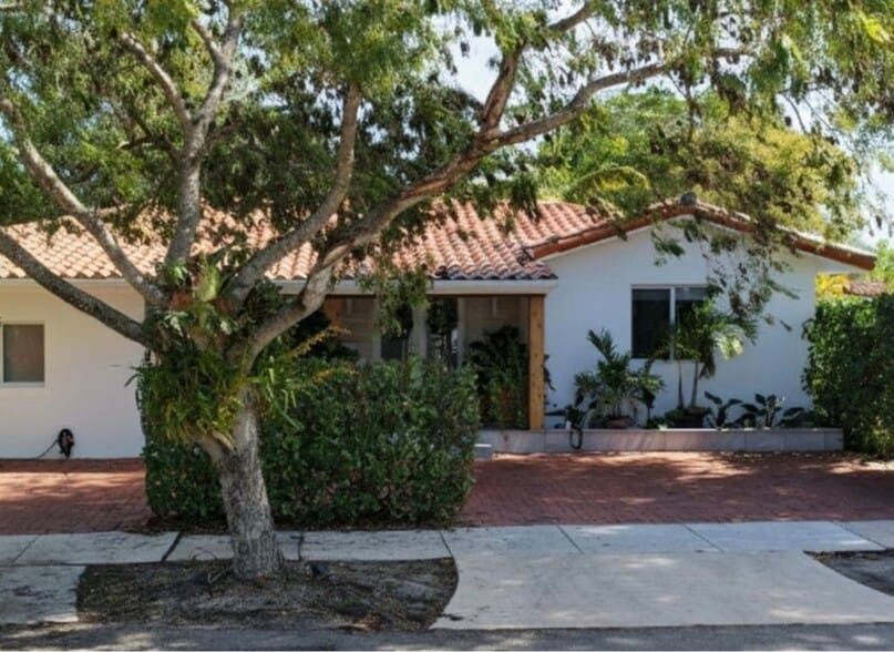 Building Photo - 1345 SW 60th Ct