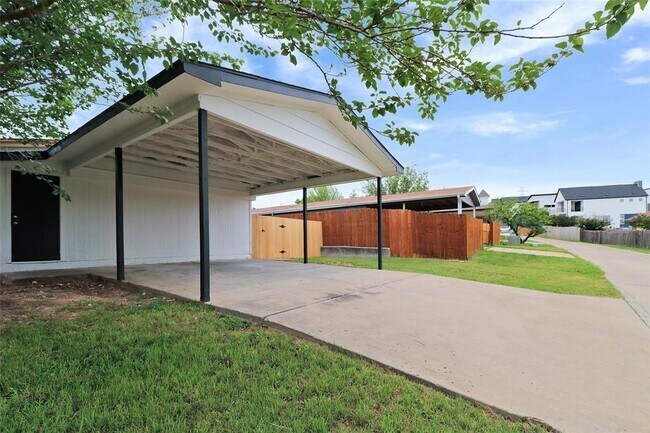 Building Photo - 5729 Pinon Vista Dr