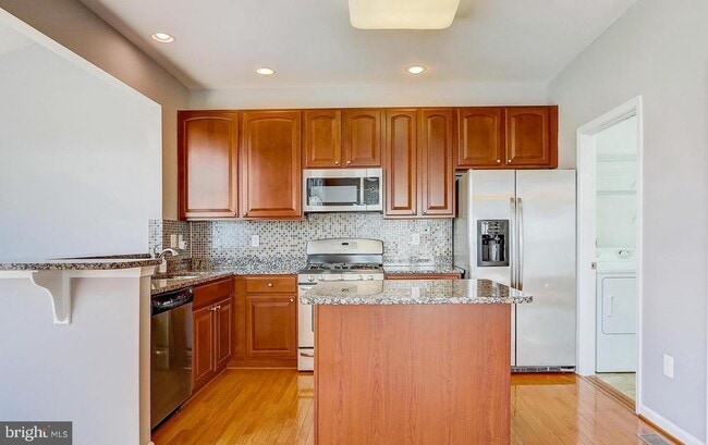 Building Photo - 1709 Hayle Dr
