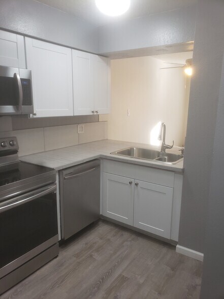 Building Photo - 12220 Menaul Blvd NE