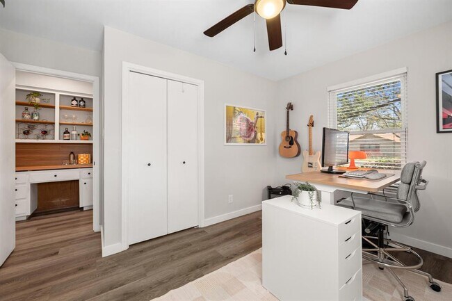 Building Photo - 2307 Whitestone Dr