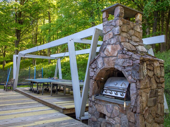 Building Photo - 110 Geer Mountain Rd