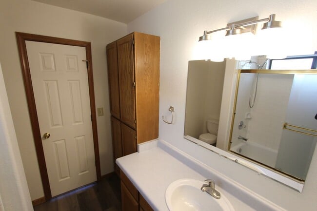 Building Photo - Modern 3-Bedroom Home with Garage & Private Backyard | University Highlands