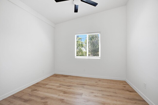 Building Photo - 6271 Mary Ln Dr