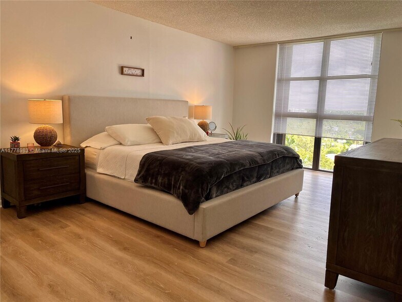 Building Photo - 4000 Towerside Ter