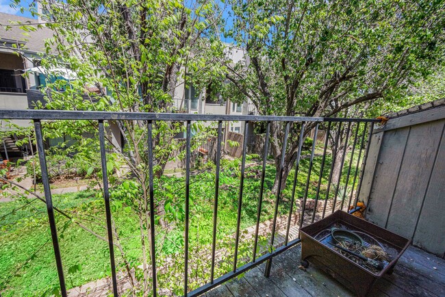 Building Photo - Excellent location under $1500!