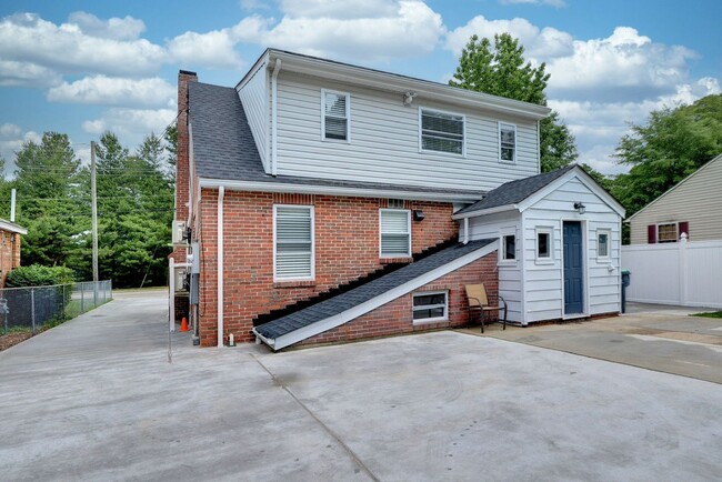 Building Photo - 3 bedroom 2 bath cape cod single family home