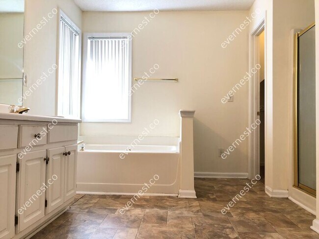 Building Photo - 125 Oak Park Terrace