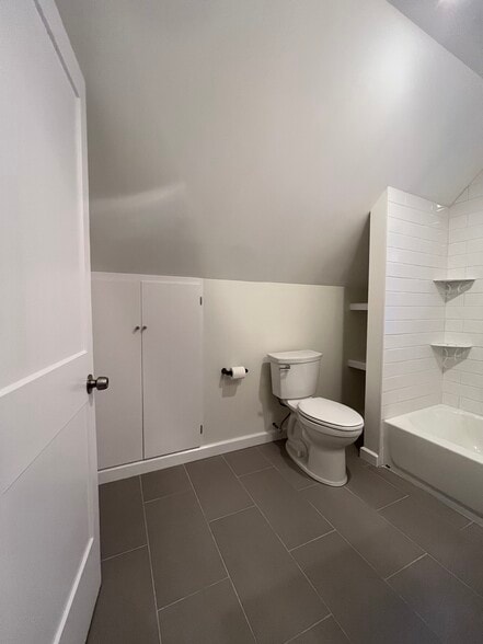 Building Photo - 3408 Parklane Dr