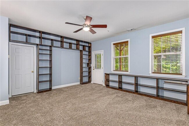 Building Photo - 4664 Creekside Villas Way