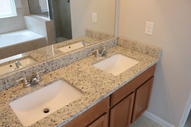 Building Photo - House for lease in Katy, Easy access to 99...