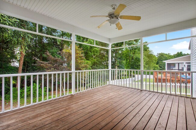 Building Photo - HAMPTON PARK - Pristine 4-5 bedroom home a...