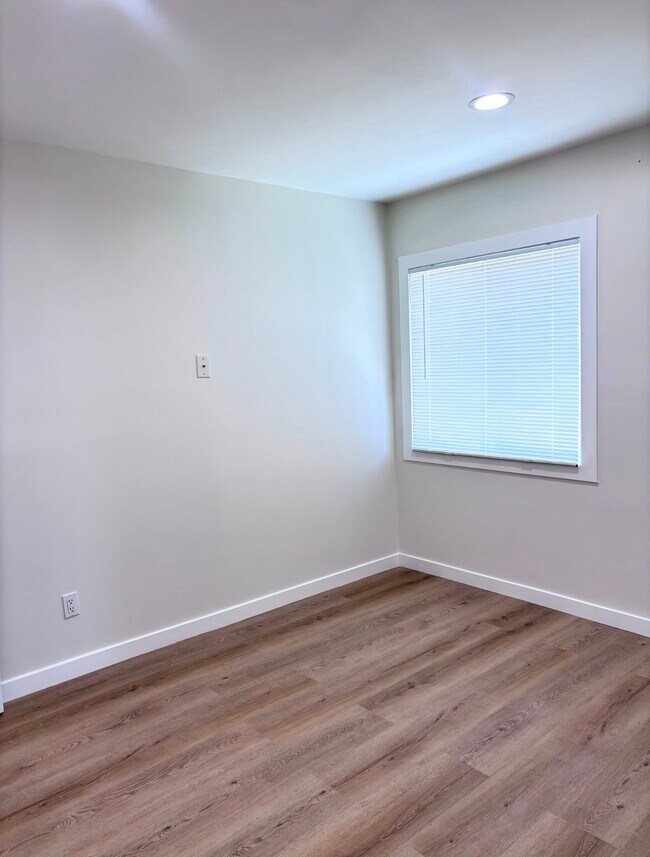 Building Photo - 1416 W 130th St