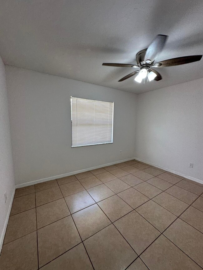 Building Photo - 1217 Schumann Dr