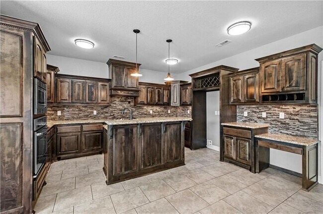 Building Photo - 4301 SW Beech Ln