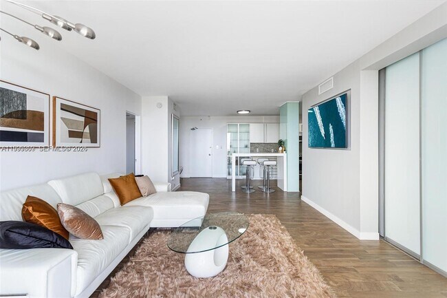 Building Photo - 5600 Collins Ave