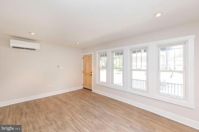 Building Photo - 550 N Loudoun St