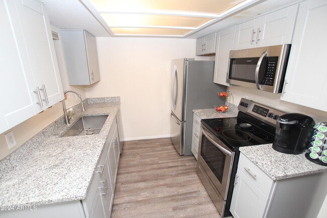 Primary Photo - 3119 W Cochise Dr