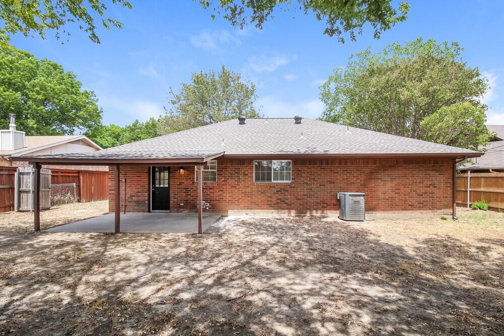 Building Photo - 2601 Valley View Dr
