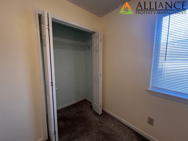 Building Photo - Spacious Rooms & Close to Downtown