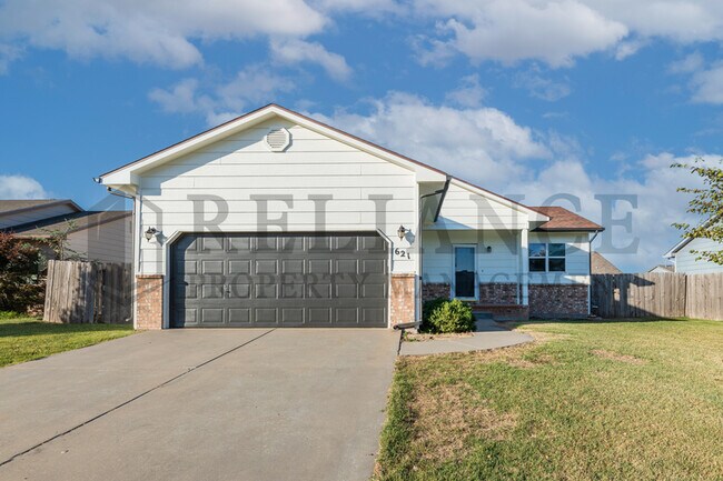 Primary Photo - 621 S Longbranch Dr
