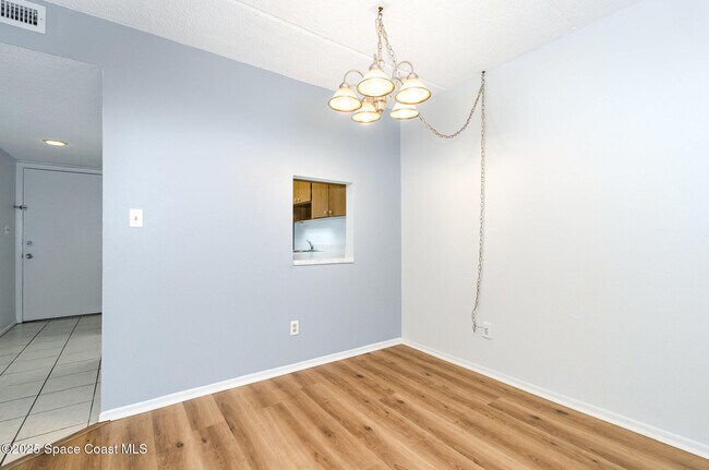Building Photo - 204 Seminole Ave W